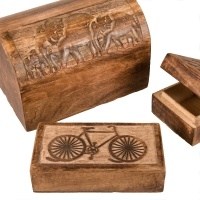 Dřevěné a plechové krabičky
