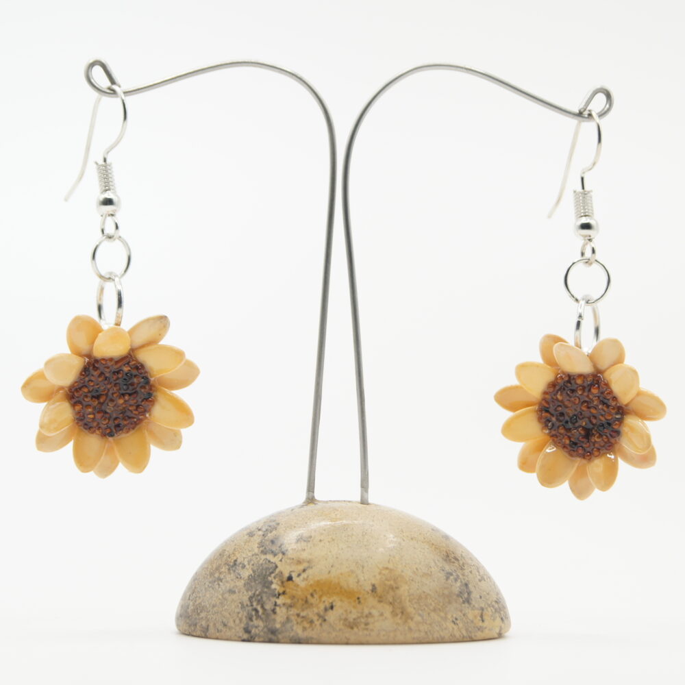 NÁUŠNICE KYTIČKY ZE SEMÍNEK