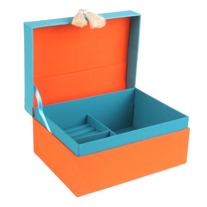 ŠPERKOVNICE TRUHLIČKA TYRKYS SE STŘAPCI