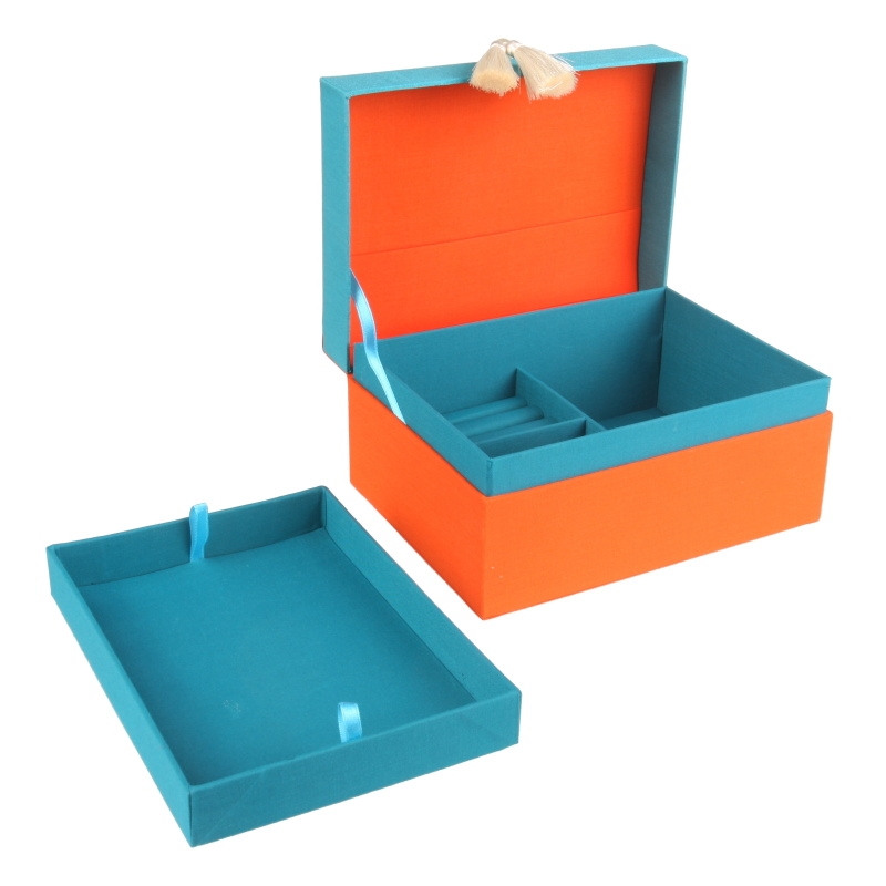 ŠPERKOVNICE TRUHLIČKA TYRKYS SE STŘAPCI