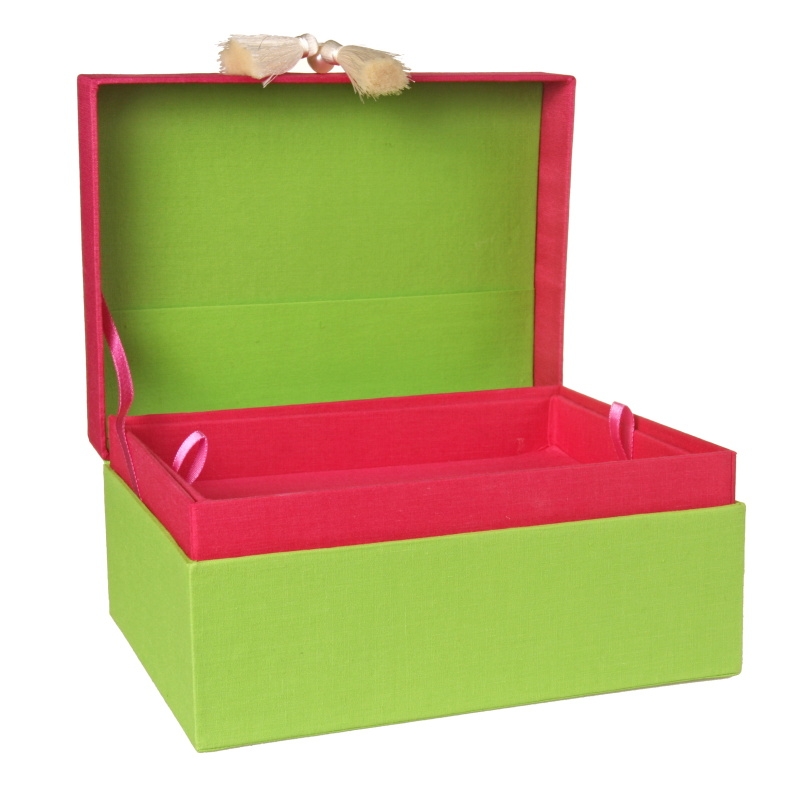 ŠPERKOVNICE TRUHLIČKA RŮŽOVÁ SE STŘAPCI