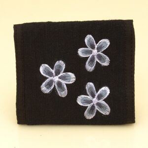 PENĚŽENKA KYTIČKY ČERNÁ